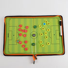Tabla táctica de fútbol portátil magnética con cierre de cremallera Contiene marcadores de puntuación, cartas de cambio y tácticas de entrenamiento